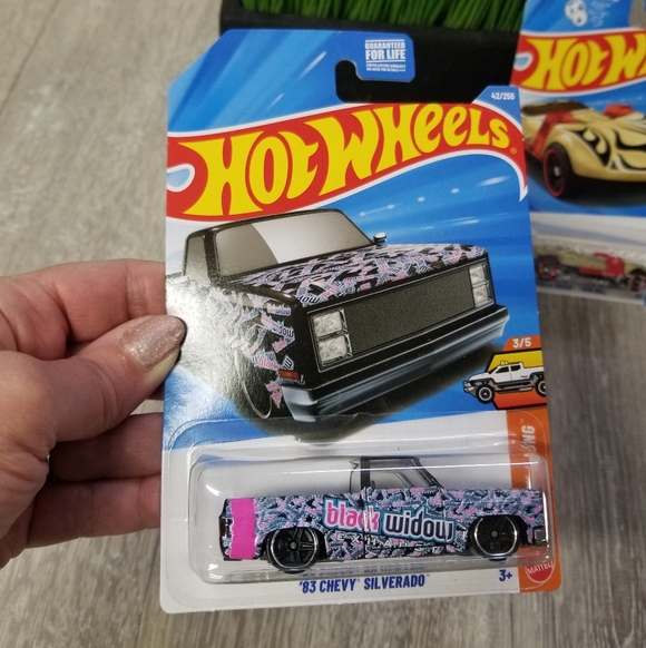 Hot Wheels Silverado Bundle - Picture 3 of 6